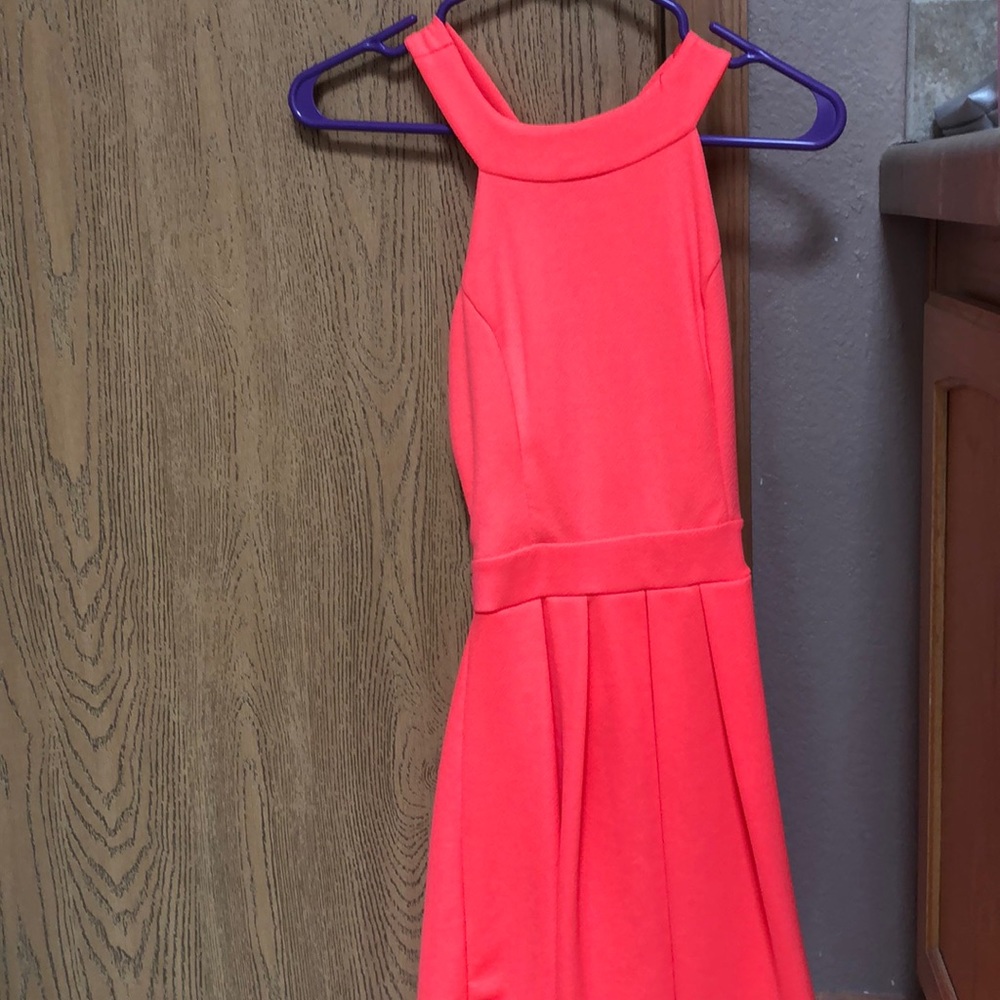 Dress with bow in the back